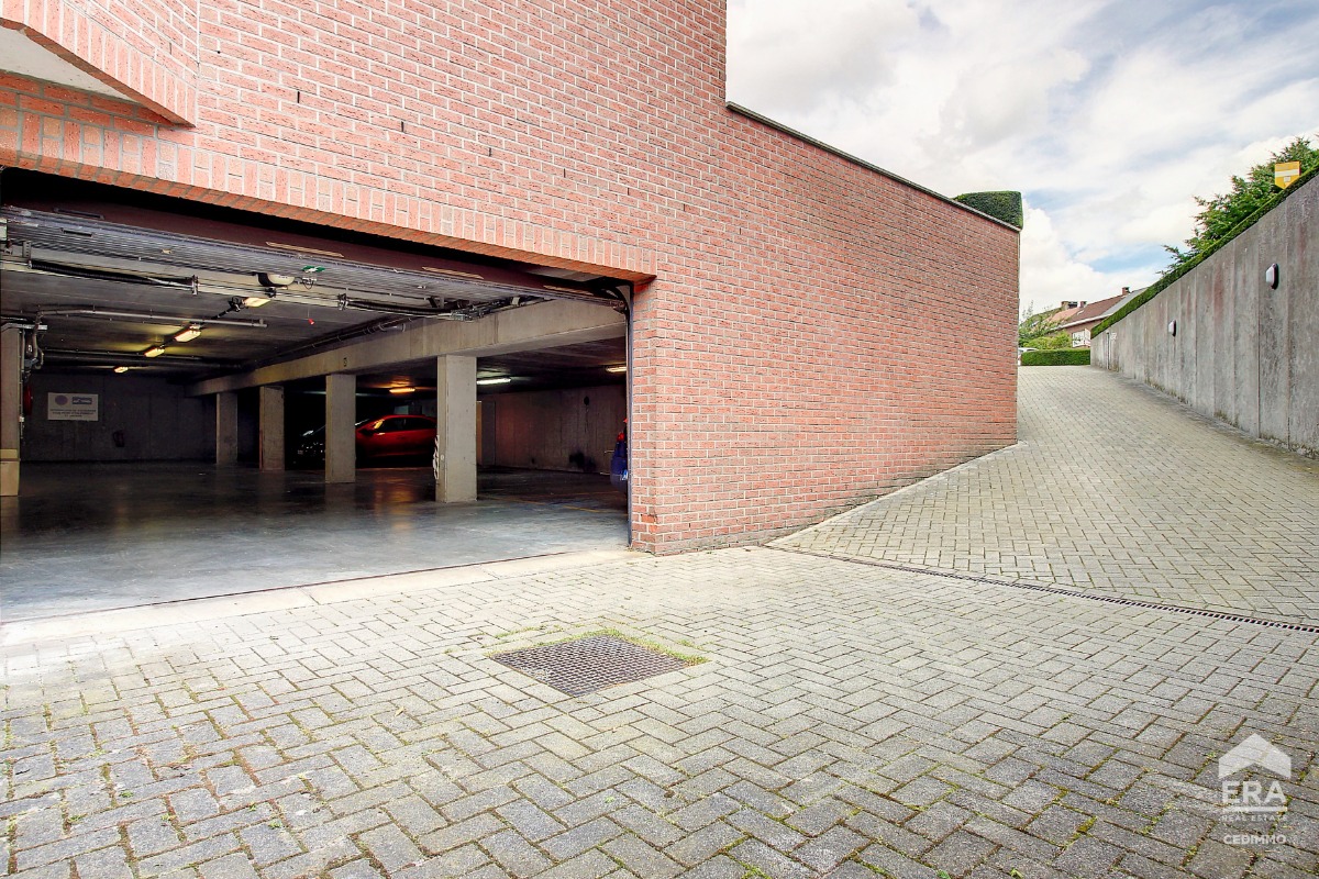 EMPLACEMENT DE PARKING INTERIEUR € 75 / month ERA